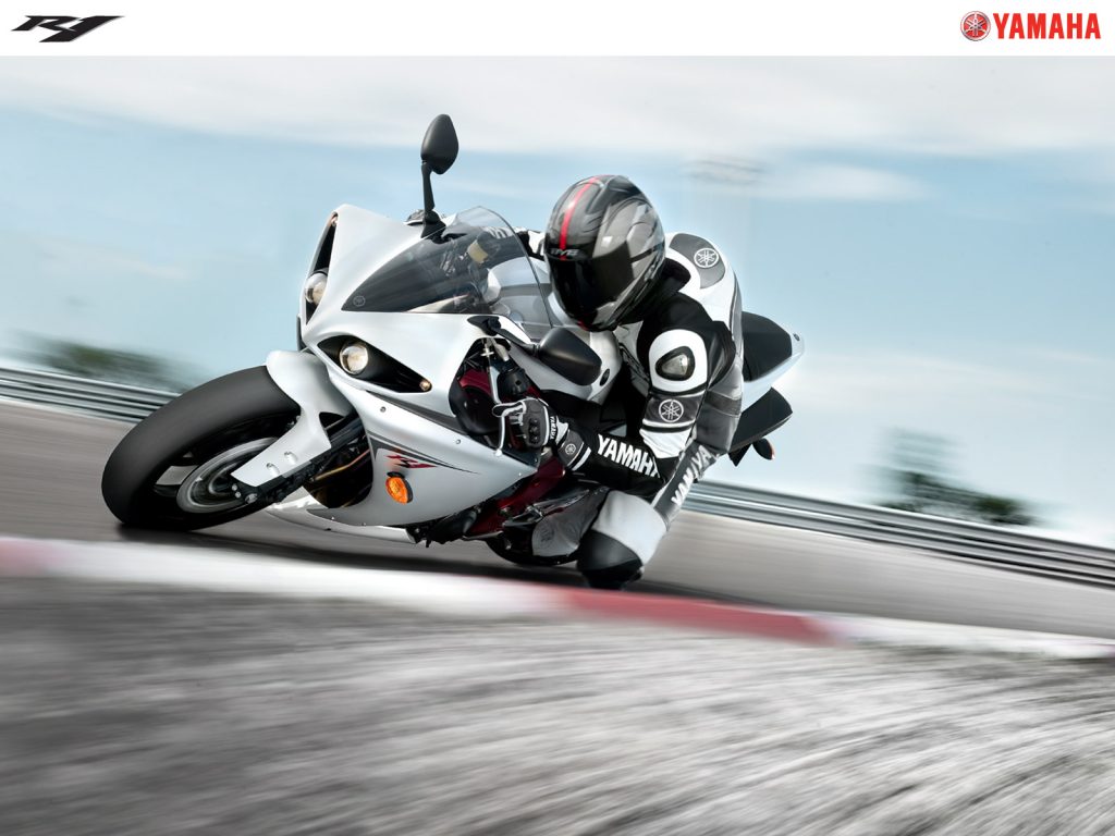 Energetic Bike Rider 2009 Yamaha Yzf R1 Hd Wallpaper