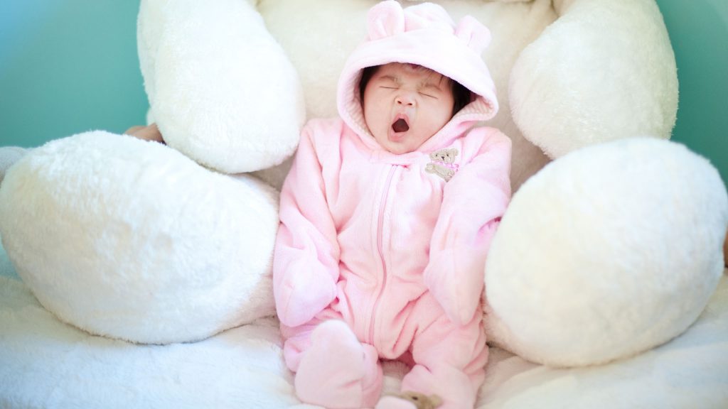 Cute Baby Pinky Yawning Fhd Wallpaper