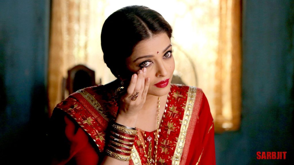 Adorable Aishwarya Rai Sarbjit In Red Fhd Wallpaper