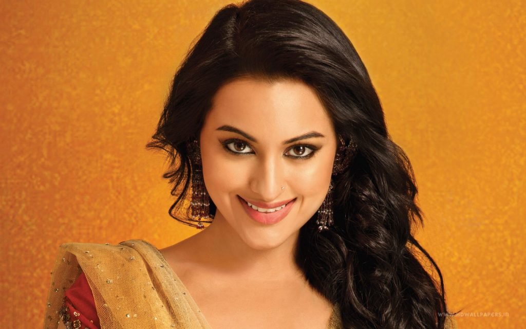 Awesome Sonakshi Sinha Close Up Fhd Wallpaper