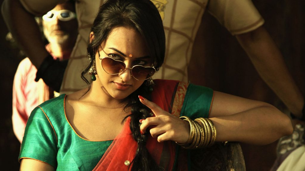 Cool Sonakshi Sinha In Joker Fhd Movie Wallpaper