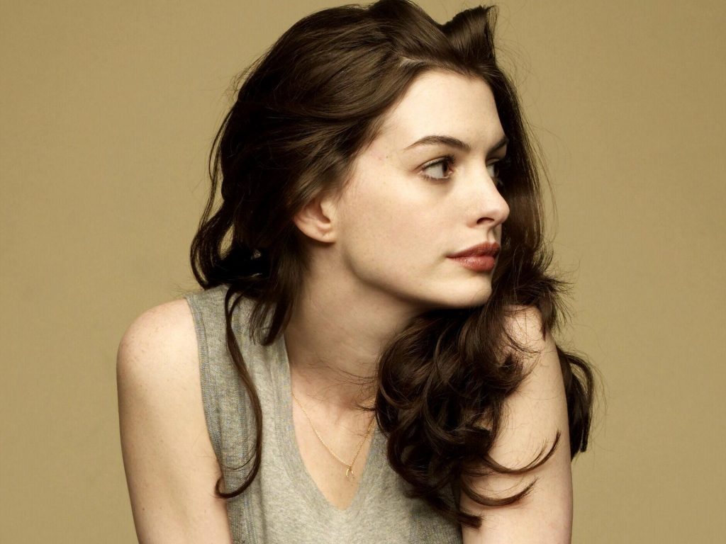 Glowing Anne Hathaway Fhd Wallpaper